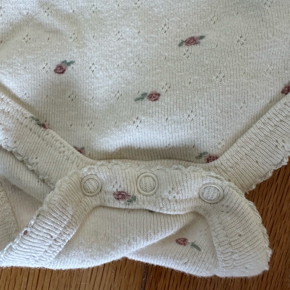 Colored Organics Kendi brand onesie, NB size, like new. - Picture 2 of 3